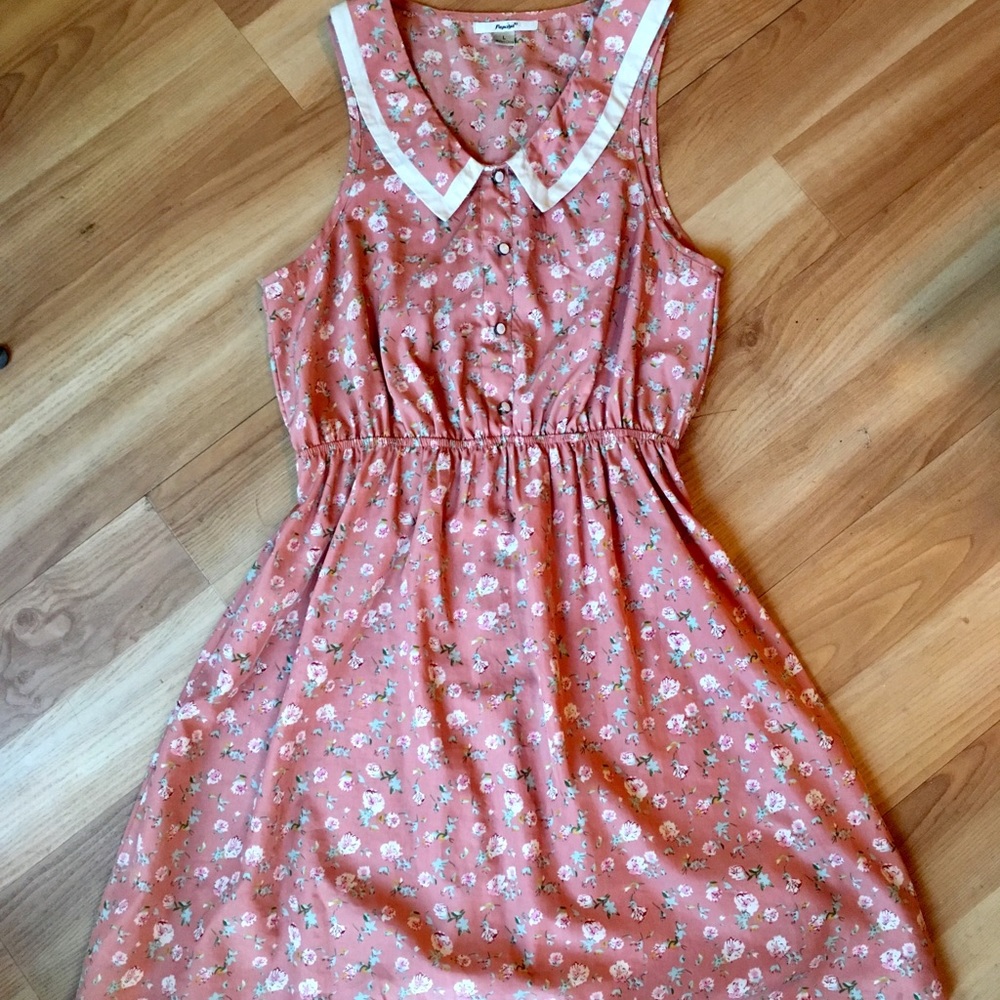 Sleeveless floral button collar mini dress